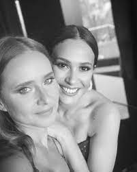 يبدو أن الفنانة نيللي كريم والتي تلعب دور. Ø¨Ø§Ù„ØµÙˆØ± Ù†ÙŠÙ„Ù„ÙŠ ÙƒØ±ÙŠÙ… ØªØ­ØªÙÙ„ Ø¨Ø§Ù„ØªØ¹Ø§ÙˆÙ† Ø§Ù„Ø£ÙˆÙ„ Ù…Ø¹ Ù‡Ù†Ø¯ ØµØ¨Ø±ÙŠ ÙÙŠ Ø§Ù„ÙÙŠÙ„ Ø§Ù„Ø£Ø²Ø±Ù‚ 2 Ù…Ø¬Ù„Ø© Ø³ÙŠØ¯ØªÙŠ