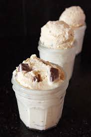 Un Peu De Beurre De Cacahuete A Finir Et Une Envie De Glace Avec Cette Chaleur Et Hop Une Cre Beurre De Cacahuete Recette Glace Recette Glace Sans Sorbetiere