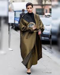 Gaya Fashion Modest nan Glamor ala Putri Deena Aljuhani dari Arab Saudi