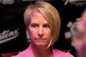 Jill Pike's Instagram, Twitter & Facebook