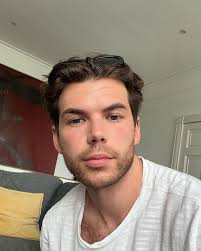 Luke Newton, el crush de Penélope Featherington y del mundo entero