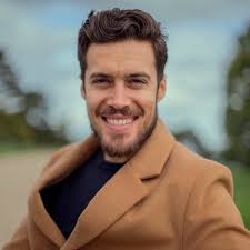 054: From a Motel to Millions