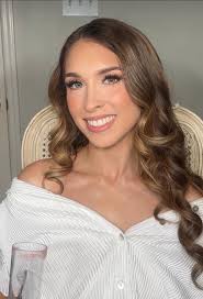 Who's ready for a spray tan? This Thursday, all spray tans are only $35!  Message us or comment below to book🥰