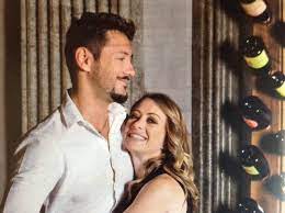 Andrea giambruno, compagno di giorgia meloni e padre di sua figlia ginevra, ha condotto per la prima andrea giambruno, compagno della meloni, debutta a studio aperto. Chi E Andrea Giambruno Il Fidanzato Di Giorgia Meloni