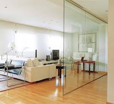 Pasillo Con Tabique De Cristal Transparente Interior De Apartamento Separadores De Ambiente Pasillos