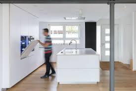 Weisse Kuche Designerkuche Loftkuche Loft Sitzecke Kuche Planen Kuchenplanung Design Inspiration Kuchenideen Moderne Kuche Kuche Planen Kuche