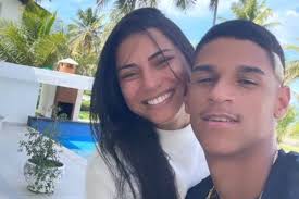 Vídeo: Luva de Pedreiro anuncia que espera o primeiro filho | Metrópoles