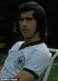 Gerd müller ist ein ehemaliger fußballspieler aus германия. Lionel Messi Scores 60th Goal Daily Mail Online