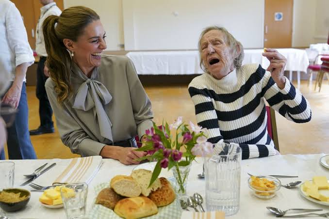 Crisps and kerb-jumping as Kate joins village hall group for lunch
