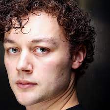 Renowned choreographer liam scarlett has left the royal ballet after being cleared of allegations of sexual misconduct. Lqnk7llubnkksm