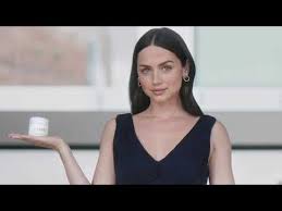 Estoy muy contenta de ser la portavoz de una marca que he usado toda mi vida, @colgate. Forward Artists Makeup Melanie Inglessis Motion