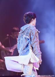 Ghim Tren Zhou Shen 周深 Charlie Chau Tham Behind