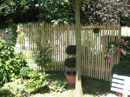 Staketenzaun Und Kastanienzaun Fur Den Bauerngarten