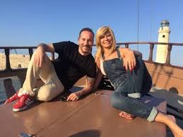 Ο αύγουστος ήταν ρωμαίος πολιτικός και στρατιωτικός ηγέτης, ο οποίος ήταν ο πρώτος ρωμαίος αυτοκράτορας, κυβερνώντας τη ρωμαϊκή αυτοκρατορία από το 27 π.χ. Oi Alh8eies Me Th Zhna Kai H Zhna Koytselinh Mas Ta3ideyoyn Sto Gemato Xrwmata Ki Arwmata Re8ymno Fwtografies Zinapost Gr