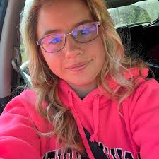 Who can recommend a professional photographer for art prints?