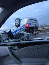 6:50 doszło do bardzo poważnego wypadku. Wypadek Policyjnego Radiowozu Na Dts W Katowicach Radiowoz Dachowal Na Estakadzie Policjant Ranny Zobaczcie Zdjecia Nowosci Dziennik Torunski