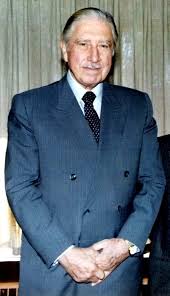 W latach 1974 do 1990 pełnił urząd prezydenta. Augusto Pinochet Wikipedia