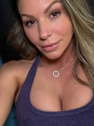 Brooklyn Chase's Instagram, Twitter & Facebook