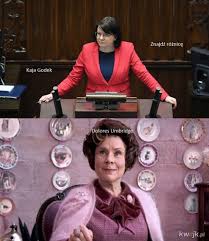 Pochodzi z warszawy, ukończyła anglistykę na uniwersytecie warszawskim i pracowała jako asystentka prezesa w prywatnej firmie. Kaja Godek Dolores Umbridge Ministerstwo Smiesznych Obrazkow Kwejk Pl