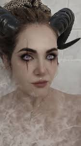 Povestea Halloweenului Se spune că, în vechime, oamenii credeau că, la...