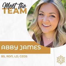 Emily Gee's Instagram, Twitter & Facebook