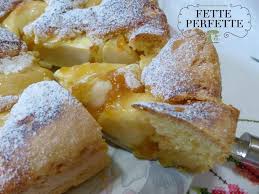 Sono attratta da quella alle mele che ha un fondo di mele caramellate e una decorazione con mele disidratate. Torta Di Mele E Marmellata Di Pesche Fette Perfette
