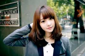 Gaya rambut ini sangat keren dan terlihat bagus di hampir semua bentuk wajah. Gaya Terkini 36 Model Rambut Pendek Wanita Yang Bagus