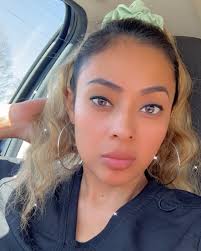 Felt like a Bratz Barbie doll today 👄 #workmode #massagetherapist  #saturdayvibes ☀️😍