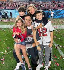 This is not tom brady's epilogue | hungama plus this is not tom brady's epilogue i expect to be back, but we'll see, said tom brady after the game. Tom Brady S Daughter Vivian Is The Star Of His Super Bowl Mvp Speech E Online Deutschland