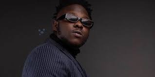 He wrote that over 20,000 people came around to see him perform on stage, and in the video, it is witnessed how the security guys had a tough time trying to control the crowd. Medikal Explains Walk Off At 4syte Awards Says I Left The Stage For Kuami Eugene Latest Ghanaian Celebrity News Hot Gossip Crystal Shows Update