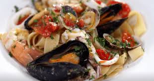 Nei paccheri allo scoglio ci sono racchiusi tutti i sapori e i profumi di napoli: Pasta Armando Pappardelle Allo Scoglio