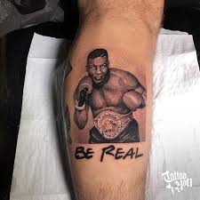 Boxe Mike Tyson Feito Por Andinho Tattooyou Q Tem Como Seus Estilos Principais Tattoo S Em Preto E Cinza E Reali Boxing Tattoos Mike Tyson Tattoo Real Tattoo