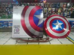 On vous offre les derniers styles, les créations à la mode, à des prix à ne pas rater! Hasbro Marvel Legends Captain America 75th Anniversary Metal Shield Cheap Online