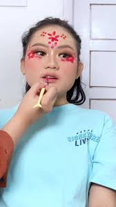 Tutorial Make Up Fantasi dengan Motif Bunga dan Flora