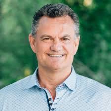 Jerry Pol's Instagram, Twitter & Facebook