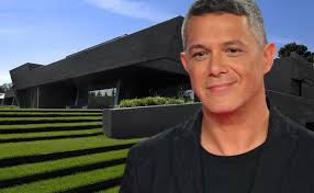 Y el primer paso ha sido poner a la venta su casa de miami. Alejandro Sanz Asi Es La Espectacular Casa Que Trata De Vender