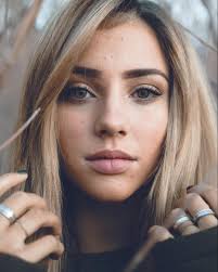 Photo of fashion model Charly Jordan