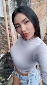 Qué haces que no contestas?" -Yo: