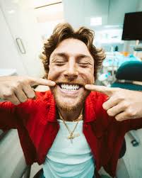 I finally have the smile I've always dreamed of…🥹🥳 AND it's all thanks to  @drgrayking and @jakebatemandds with @nashville_aesthetic_dentistry❤️ I've  been insecure about my smile since I was a kid but thanks