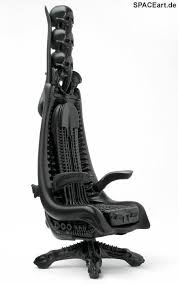 Halloween Style A Stacked Skull Office Chair Just Right For The Chairman Of The Board Interieur Gothique Decor Medievale Meuble Gothique
