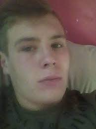 Thugs tried to rob driver as he chatted to his girlfriend