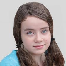 Daphne Moyer's Instagram, Twitter & Facebook