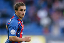 Xherdan shaqiri stands at a height of 169 centimetre and the bodyweight of 73 kilogram. Xherdan Shaqiri Wie Ein Verblasst Geglaubtes Juwel Sein Strahlen Wiederfand Copy