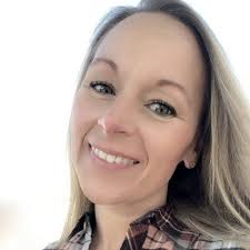 Kristin Koehler's Instagram, Twitter & Facebook