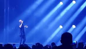 La vie ne m'apprend rien. Soprano Miracle Live Soprano The King