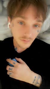 It doesn't. Still waiting for JP's 8-string work.