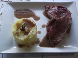 Couleur Salee Roti De Cerf Sauce Bordelaise A La Moelle Ecrase Roti De Cerf Roti De Sanglier Sauce Bordelaise