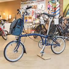 fahren falten mitnehmen das brompton ist so leistungsfahig wie ein hochwertiges stadtvelo und noch flexibel dazu das falt brompton faltrad gangschaltung