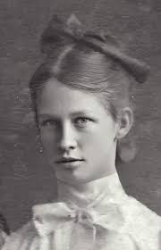 Aunt Goldie and aunt Vivian, Liz