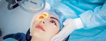 Augenlaser-Behandlung: Vorteile und Risiken | Focus Arztsuche